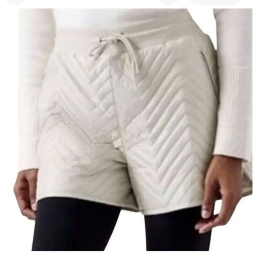 Athleta Apres Ski Quilted Down Shorts Beige Chevron Size 8